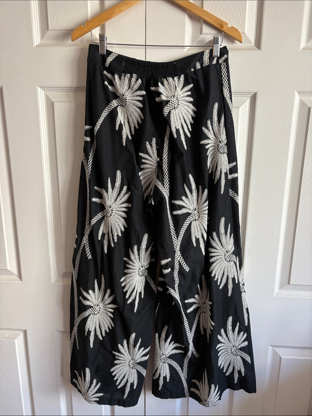 Traffic People Black Wide-Leg Palm Print Pants - Picture 8 of 9
